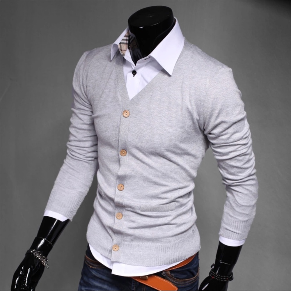 ▪️Light Gray Cardigan